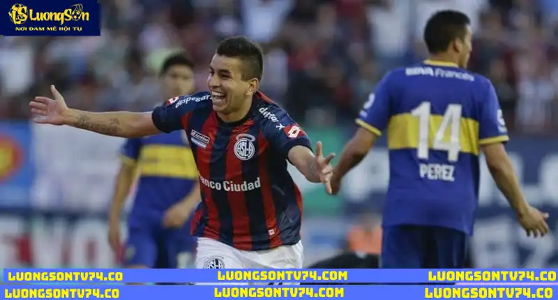 Angel Correa trong màu áo của San Lorenzo Những ngày tháng thi đấu đầy ấn tượng của Correa trong màu áo San Lorenzo.