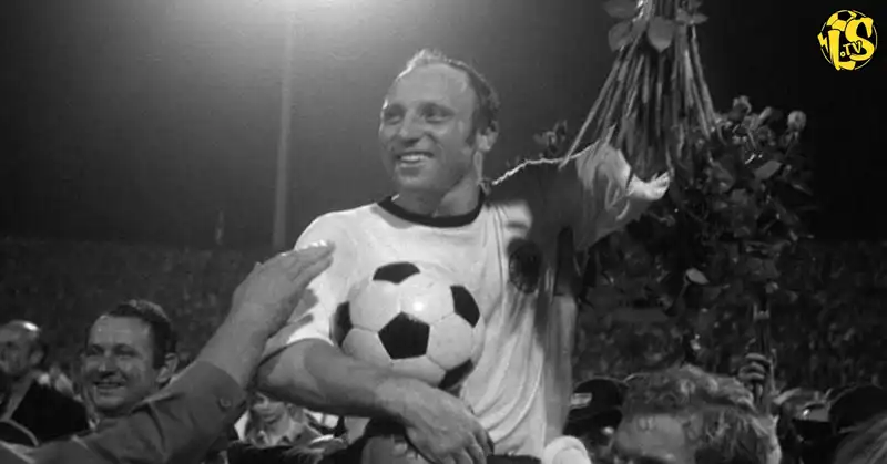 Hình ảnh cầu thủ ghi nhiều bàn thắng nhất Uwe Seeler Cầu Thủ Uwe Seeler – Huyền Thoại Của Hamburger SV