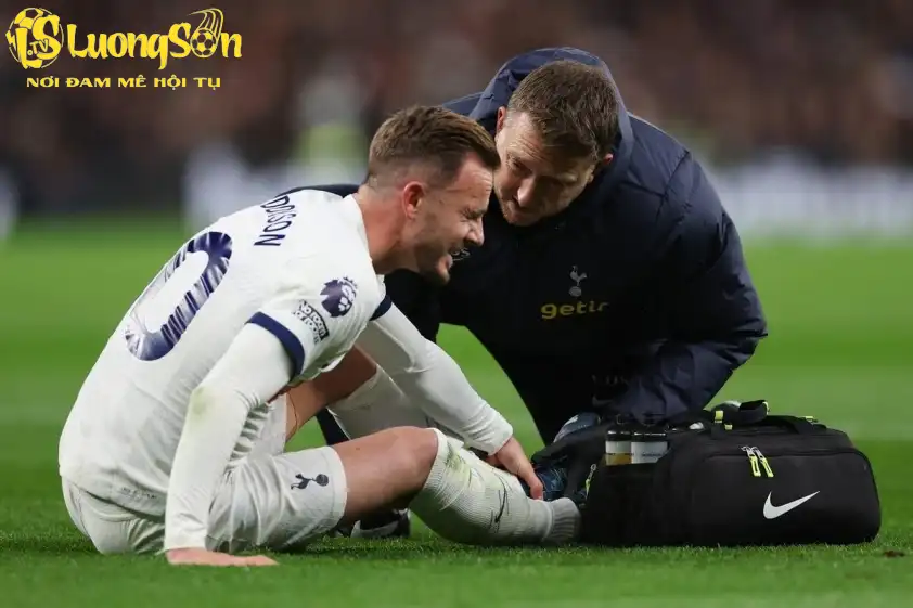 Tottenham Chính Xác Khi Chia Tay Huấn Luyện Viên Ange Postecoglou 3 Dưới thời Ange Postecoglou, số ca chấn thương của Tottenham bỗng nhiên trở nên dày đặc, được cho là vì lối chơi pressing quá độ của ông.