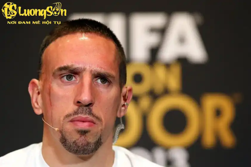 Ribery Tuyên Bố: Mình Xứng Đáng Nhận Quả Bóng Vàng Hơn Ronaldo, Dù Anh Ấy Không Có Danh Hiệu Nào 2 Franck Ribery cho rằng việc Ronaldo đoạt Quả Bóng Vàng 2013 là một sự sắp đặt (Ảnh: Martin Rose).